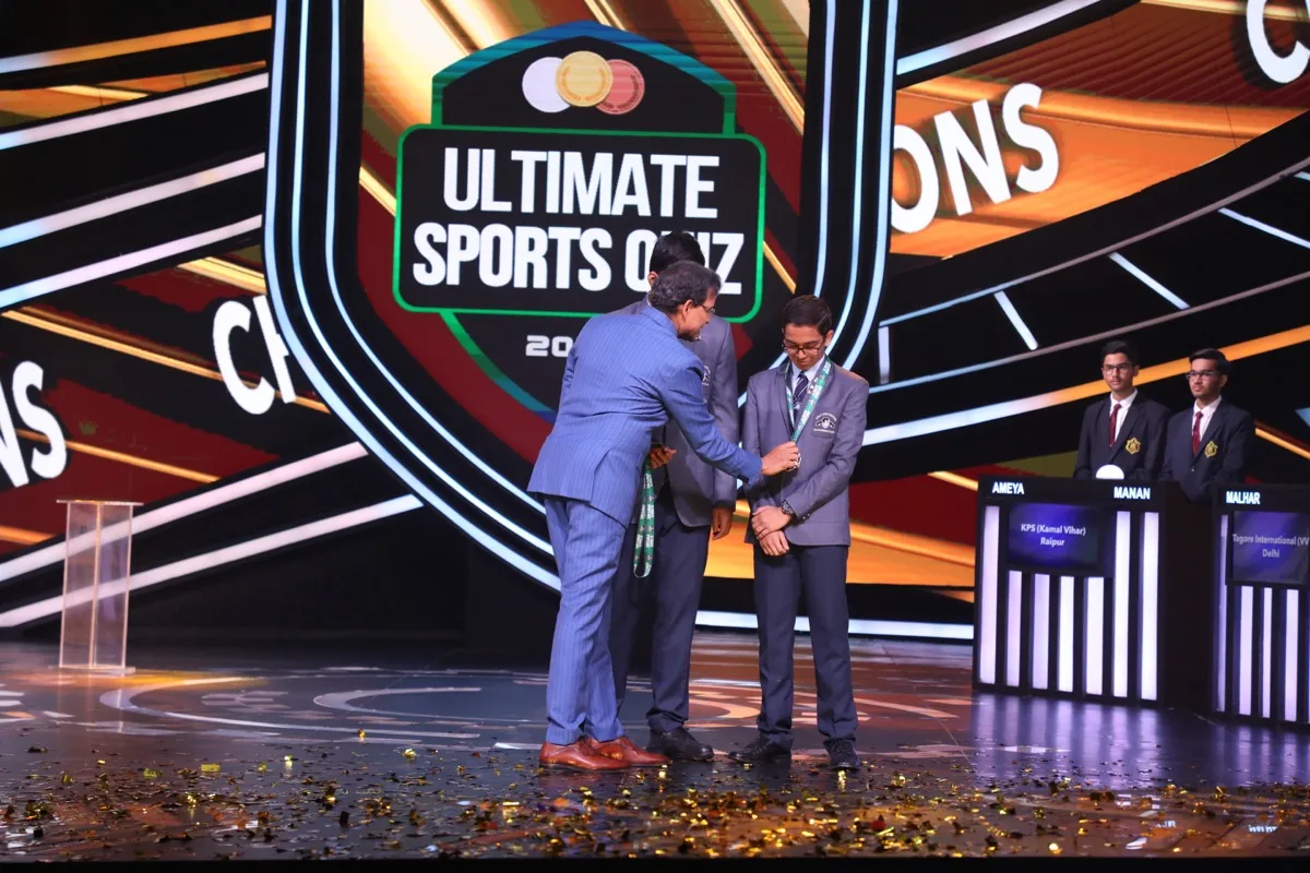 Harsha Bhogle congratulates winner