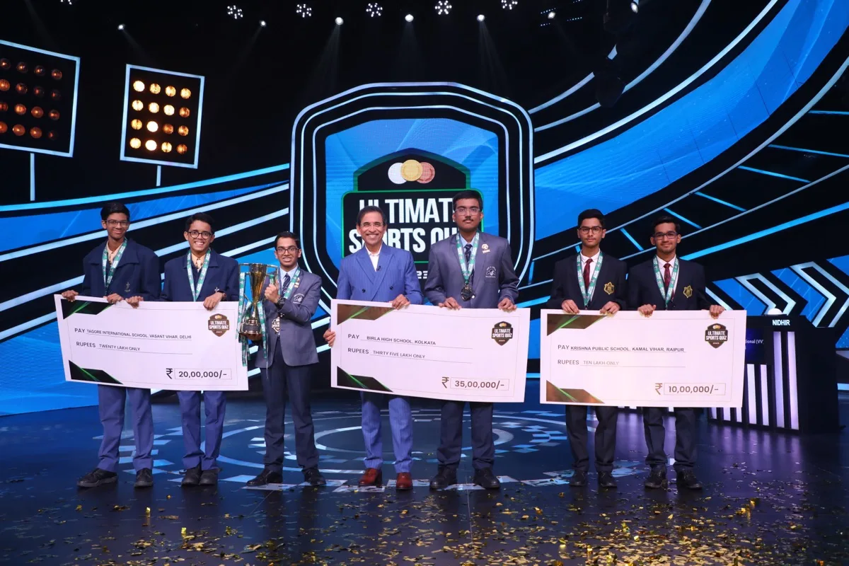 Season 2 Finalists — All three teams with Harsha Bhogle